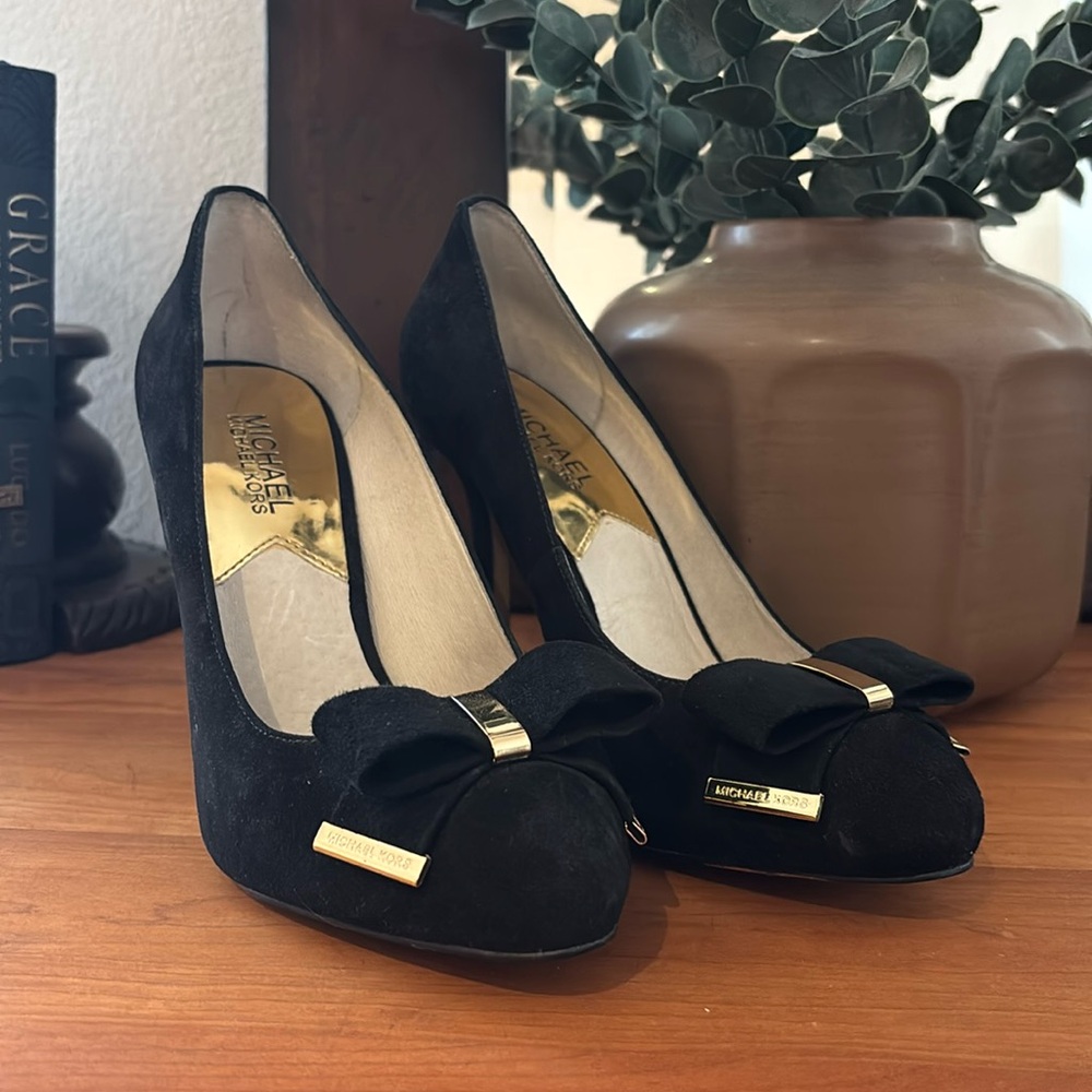MICHAEL Michael Kors Black Suede heels